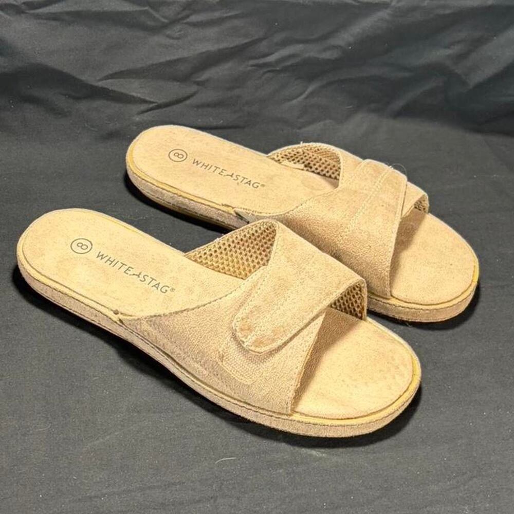 Like New White Stag Women’s Suede Strap Sandals. Women’s Size: 8. 👡